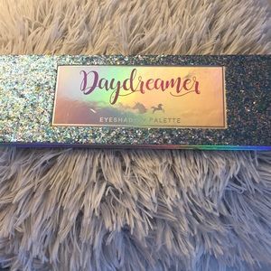 Super cute day dreamer eyeshadow palette🦄